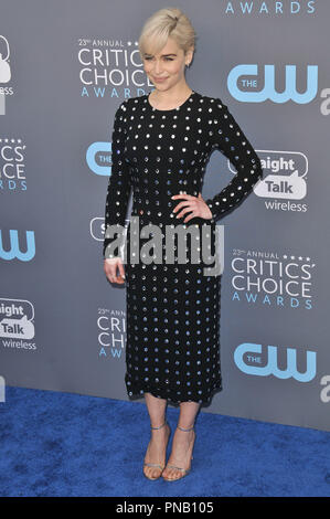 Emilia Clarke à la 23e assemblée annuelle Critics' Choice Awards tenue à l'Hangar Barkar à Santa Monica, CA le Jeudi, Janvier 11, 2018. Photo de RPAC / PictureLux 33512 Numéro de référence de dossier 074RPAC01 pour un usage éditorial uniquement - Tous droits réservés Banque D'Images