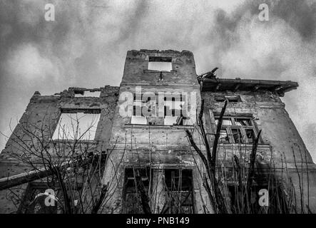 Grbavica, un quartier de Sarajevo, qui a été l'un des plus quartiers traumatisés dans la ville. Pendant la guerre de 1992-1995, Grbavica, était occupé au début par l'Armée de la Republika Srpska et est restée sous contrôle serbe tout au long du siège. À partir de la hauteur des bâtiments résidentiels, la cible de snipers serbes de Sarajevo Sniper Alley le long de la population. Banque D'Images