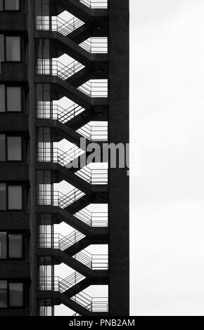 Escalier intérieur vers Chambre Blake, Barbican, Londres, UK Banque D'Images