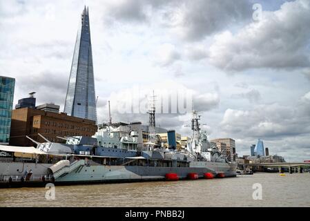 Le Shard building et le HMS Belfast vue de la Tamise central London England UK Banque D'Images