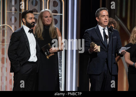 Accepter le Golden Globe du meilleur film d'animation pour "Coco" est Lee Unkrich au 75e Assemblée Golden Globe Awards au Beverly Hilton de Los Angeles, CA le dimanche, Janvier 7, 2018. Référence #  33508 Fichier 530CCR pour un usage éditorial uniquement - Tous droits réservés Banque D'Images