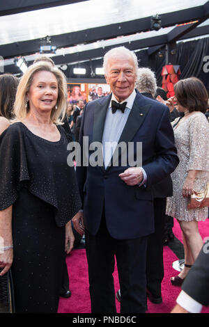 Elaine Taylor et Christopher Plummer, Oscar® prête-nom pour la performance par un acteur dans un rôle de soutien, pour son rôle dans "Tout l'argent dans le monde", arriver sur le tapis rouge de la 90e cérémonie des Oscars® au Dolby® Theatre à Hollywood, CA le dimanche, Mars 4, 2018. Référence #  33546 Fichier 114PLX pour un usage éditorial uniquement - Tous droits réservés Banque D'Images