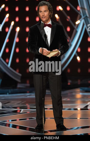 Matthew McConaughey présente les Oscar® pour les réalisations en montage de film au cours de l'ABC de la télédiffusion en direct 90e Oscars® au Dolby® Theatre à Hollywood, CA le dimanche, Mars 4, 2018. Référence #  33546 Fichier 509PLX pour un usage éditorial uniquement - Tous droits réservés Banque D'Images