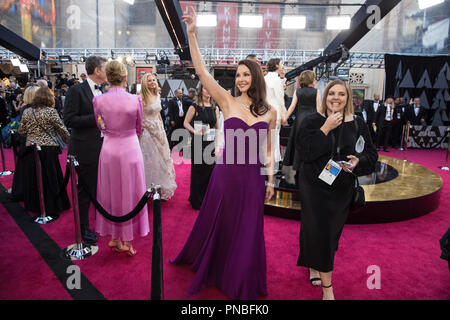 Ashley Judd arrive sur le tapis rouge de la 90e cérémonie des Oscars® au Dolby® Theatre à Hollywood, CA le dimanche, Mars 4, 2018. Référence #  33546 Fichier 796PLX pour un usage éditorial uniquement - Tous droits réservés Banque D'Images