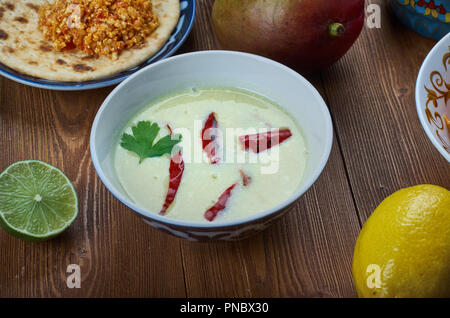 Pulissery - Plat Set de cuisine du sud de l'Inde, Moru avec noix de coco au curry Banque D'Images