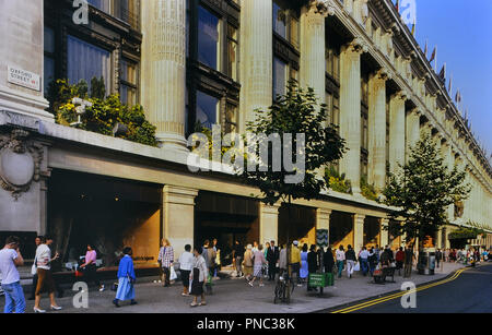 Grand magasin Selfridges, Oxford Street, Londres, Angleterre, Royaume-Uni. Circa 1980 Banque D'Images