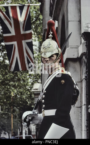 Le Blues de la Reine et la Famille royale garde, Horse Guards, Londres, Angleterre, Royaume-Uni. Circa 1980 Banque D'Images