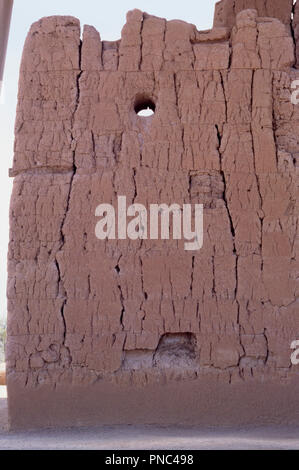 Hohokam ruines de Casa Grande, avec le trou de l'observatoire astronomique, l'Arizona. Photographie Banque D'Images