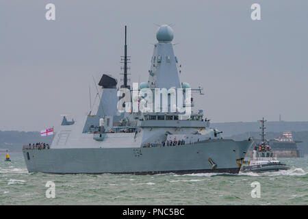 Navire de la Royal Navy le HMS Diamond, un type 45 destroyer retourne à Portsmouth, Royaume-uni le 20/9/18 après une journée des familles à la suite du récent déploiement du navire. Banque D'Images