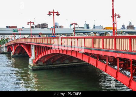 Belle Azumabashi Pont sur la rivière Sumida, Tokyo, Japon Banque D'Images