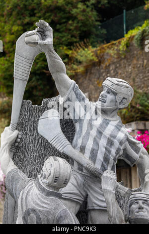 Kilkenny, République d'Irlande - 14 août 2018 : une statue de Hurling dans le centre historique de la ville de Kilkenny dans la République d'Irlande, dédié à tous ceux Banque D'Images