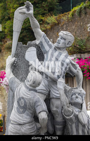 Kilkenny, République d'Irlande - 14 août 2018 : une statue de Hurling dans le centre historique de la ville de Kilkenny dans la République d'Irlande, dédié à tous ceux Banque D'Images