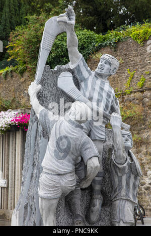 Kilkenny, République d'Irlande - 14 août 2018 : une statue de Hurling dans le centre historique de la ville de Kilkenny dans la République d'Irlande, dédié à tous ceux Banque D'Images