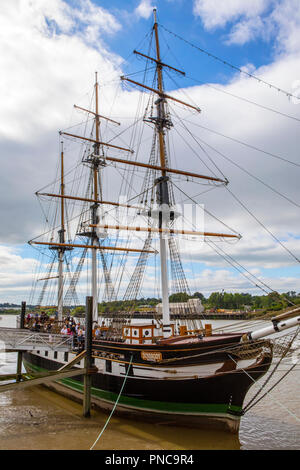 New Ross, République d'Irlande - 14 août 2018 : une vue de la réplique de l'Dunbrody famine ship, amarrés sur le quai dans la ville de New Ross dans Cou Banque D'Images