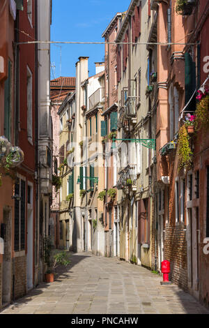 Rue étroite l'italien à Venise, Italie Banque D'Images
