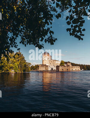 Olavinlinna castle à Savonlinna en Finlande on a sunny day Banque D'Images