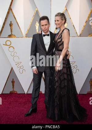 Oscar® pour le meilleur acteur de soutien, Sam Rockwell et Leslie Bibb, arrivent sur le tapis rouge de la 90e cérémonie des Oscars® au Dolby® Theatre à Hollywood, CA le dimanche, Mars 4, 2018. Référence #  33546 Fichier 041PLX pour un usage éditorial uniquement - Tous droits réservés Banque D'Images