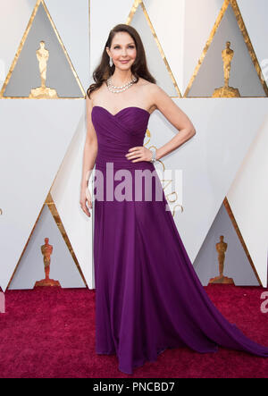 Ashley Judd arrive sur le tapis rouge de la 90e cérémonie des Oscars® au Dolby® Theatre à Hollywood, CA le dimanche, Mars 4, 2018. Référence #  33546 Fichier 076PLX pour un usage éditorial uniquement - Tous droits réservés Banque D'Images