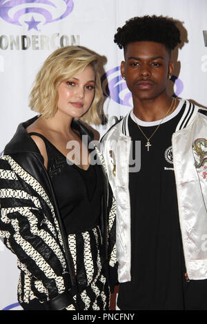 Olivia Holt et Aubrey Joseph promouvoir le manteau de Marvel & Dagger à WonderCon 2018 Anaheim. Tenue à l'Anaheim Convention Center, à Anaheim, CA. Le 23 mars 2018. Photo par : Richard Chavez / PictureLux Banque D'Images