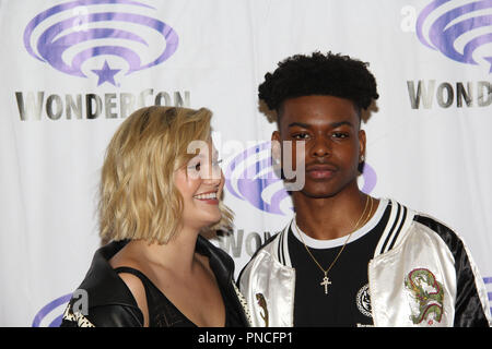 Olivia Holt et Aubrey Joseph promouvoir le manteau de Marvel & Dagger à WonderCon 2018 Anaheim. Tenue à l'Anaheim Convention Center, à Anaheim, CA. Le 23 mars 2018. Photo par : Richard Chavez / PictureLux Banque D'Images