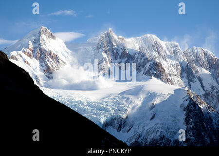 Tomber de l'Avalanche de montagnes d'Adela à Chalten, Argentine Banque D'Images