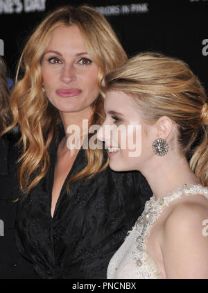 Julia Roberts & Emma Roberts lors de la première mondiale de 'Valentine's Day' tenue à l'Grauman's Chinese Theatre à Hollywood, CA le lundi, 8 février 2010. Photo par RPAC Photo Presse Pacific Rim. N° de référence du fichier  2810JuliaRoberts EmmaRoberts RPAC pour un usage éditorial uniquement - Tous droits réservés Banque D'Images