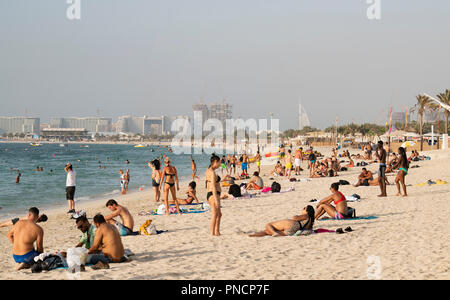 Quartier de la plage de Jumeirah à Dubaï, Émirats arabes unis moderne, aux Émirats arabes unis. Banque D'Images