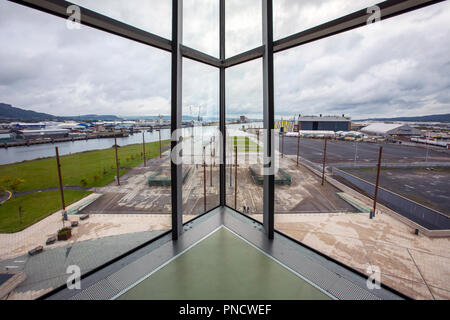 Belfast, en Irlande du Nord - 23 août 2018 : La vue de la Titanic Belfast, Musée de la cale sèche sur laquelle le Titanic et l'Olympic ont été construites et fi Banque D'Images