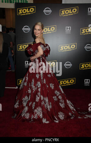 Emilia Clarke 05/10/2018 La première mondiale de 'Solo : Une histoire de la guerre des étoiles' qui s'est tenue à Hollywood, CA Photo par Izumi Hasegawa / HNW / PictureLux Banque D'Images