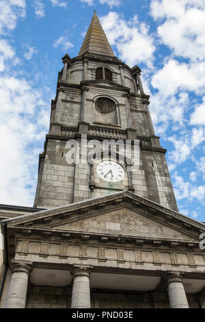 Une vue sur la magnifique Cathédrale Christ Church dans la ville historique de Waterford, République d'Irlande. Banque D'Images