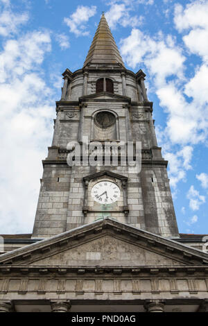 Une vue sur la magnifique Cathédrale Christ Church dans la ville historique de Waterford, République d'Irlande. Banque D'Images