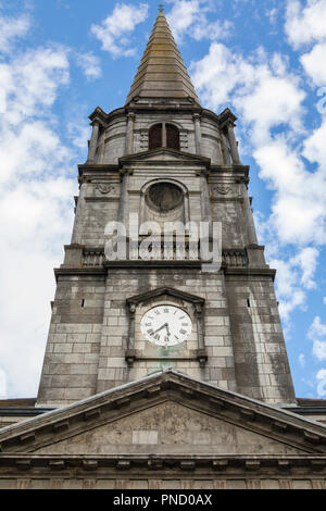 Une vue sur la magnifique Cathédrale Christ Church dans la ville historique de Waterford, République d'Irlande. Banque D'Images