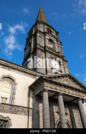 Une vue sur la magnifique Cathédrale Christ Church dans la ville historique de Waterford, République d'Irlande. Banque D'Images