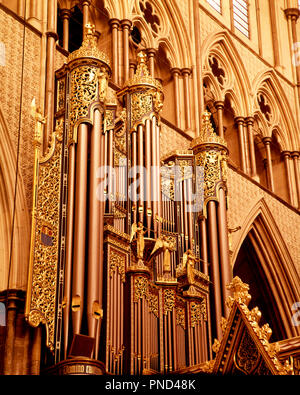 1970 TUYAUX DE L'ORGUE DE L'abbaye de Westminster Londres Angleterre Royaume-uni - km2913 PHT001 HARS, Royaume-Uni Banque D'Images