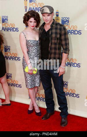 Ashley Greene et Kellan Lutz sur le tapis rouge pour les MTV Movie Awards 2009 s'est tenue à la Gibson Amphitheatre à Universal City, CA < le dimanche 31 mai 2009. Photo par Edwin Blanco/ RPAC /fichier PictureLux #  Référence Ashley Greene   03K 20090531 RPAC pour un usage éditorial uniquement - Tous droits réservés Banque D'Images