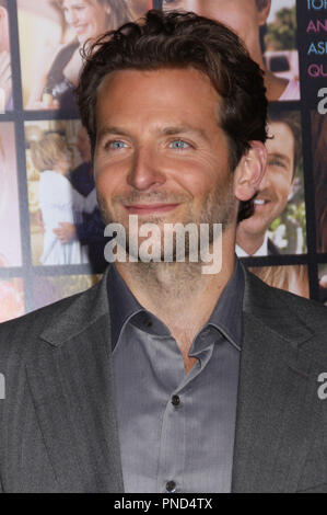 Bradley Cooper à la Los Angeles Première mondiale de Saint-valentin tenue à l'Grauman's Chinese Theatre à Hollywood, CA le lundi, 8 février 2010. Photo par Pedro Ulayan 1568 Photo Pacific Rim Presse Dossier de référence #  BradleyCooper02 20810RPAC pour un usage éditorial uniquement - Tous droits réservés Banque D'Images