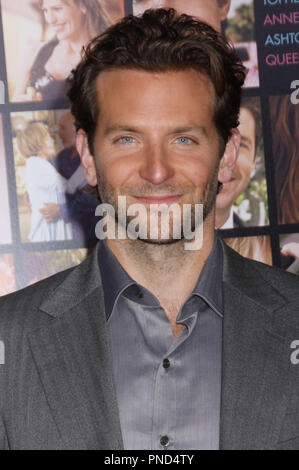 Bradley Cooper à la Los Angeles Première mondiale de Saint-valentin tenue à l'Grauman's Chinese Theatre à Hollywood, CA le lundi, 8 février 2010. Photo par Pedro Ulayan 1568 Photo Pacific Rim Presse Dossier de référence #  BradleyCooper03 20810RPAC pour un usage éditorial uniquement - Tous droits réservés Banque D'Images