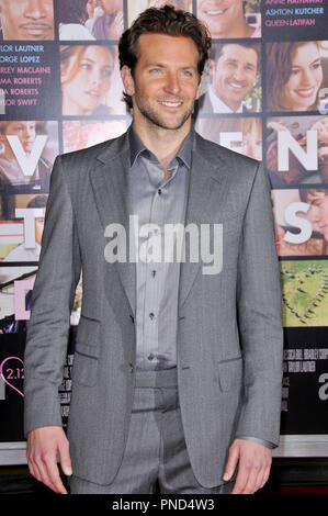 Bradley Cooper à la première mondiale de 'Valentine's Day' tenue à l'Grauman's Chinese Theatre à Hollywood, CA le lundi, 8 février 2010. Photo par RPAC Photo Presse Pacific Rim. Référence du fichier  #  BRADLEY COOPER 2810 2RPAC pour un usage éditorial uniquement - Tous droits réservés Banque D'Images