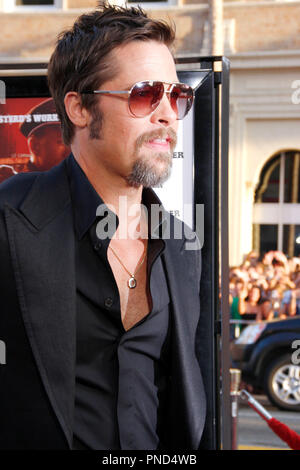 Brad Pitt au Los Angeles Premiere Inglorious Basterds de tenue au Grauman's Chinese Theatre à Hollywood, CA le lundi, 10 août 2009. Photo de RPAC / PictureLux Référence de dossier de Brad Pitt01 81009RPAC pour un usage éditorial uniquement - Tous droits réservés Banque D'Images