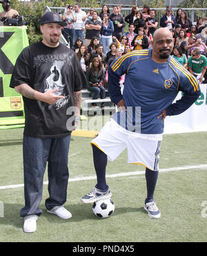 (L-r) B-Real et Sen Dog de Cypress Hillat les MTV Tr3s Rock N' Gol TV taping spéciale tenue au Home Depot Center de Carson, CA le mercredi, 31 mars, 2010. ROCK N' est diffusée en direct le 3 juin à 9:00pm (est) sur MTV Tr3s avec un autre post diffusion MTV2 premiere. Photo par Pedro Ulayan Pacifique Photo Presse. /PictureLux BRealSenDog #  de référence Fichier 01 33110PLX pour un usage éditorial uniquement - Tous droits réservés Banque D'Images