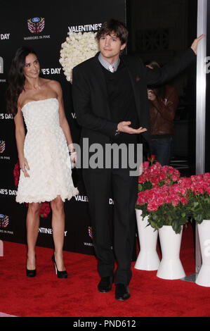 Demi Moore et Ashton Kutcher au Los Angeles Première mondiale de Saint-valentin tenue à l'Grauman's Chinese Theatre à Hollywood, CA le lundi, 8 février 2010. Photo par Pedro Ulayan 1568 Photo Pacific Rim de référence de dossier de presse DemiMooreAshton 01 20810RPAC pour un usage éditorial uniquement - Tous droits réservés Banque D'Images