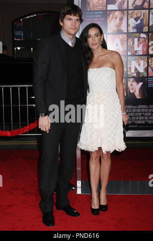 Demi Moore et Ashton Kutcher au Los Angeles Première mondiale de Saint-valentin tenue à l'Grauman's Chinese Theatre à Hollywood, CA le lundi, 8 février 2010. Photo par Pedro Ulayan 1568 Photo Pacific Rim de référence de dossier de presse DemiMooreAshton02 20810RPAC pour un usage éditorial uniquement - Tous droits réservés Banque D'Images