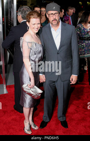 Mireille Enos et Alan Ruck à la première de CBS Films de "mesures extraordinaires". Arrivants tenue au Grauman's Chinese Theatre à Hollywood, CA. 19 janvier, 2010. Photo par : Richard Chavez / PictureLux EnosMireilleAND #  de référence de fichier2 011910PLX pour un usage éditorial uniquement - Tous droits réservés Banque D'Images