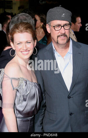 Mireille Enos et Alan Ruck à la première de CBS Films de "mesures extraordinaires". Arrivants tenue au Grauman's Chinese Theatre à Hollywood, CA. 19 janvier, 2010. Photo par : Richard Chavez / PictureLux EnosMireilleAND #  de référence de fichier3 011910PLX pour un usage éditorial uniquement - Tous droits réservés Banque D'Images