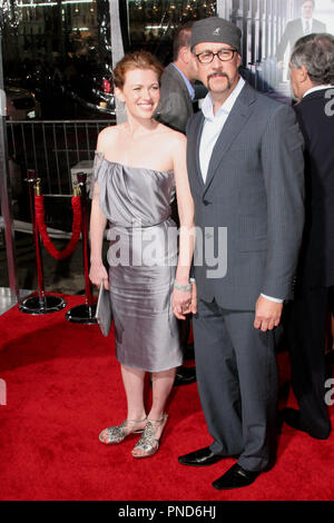 Mireille Enos et Alan Ruck à la première de CBS Films de "mesures extraordinaires". Arrivants tenue au Grauman's Chinese Theatre à Hollywood, CA. 19 janvier, 2010. Photo par : Richard Chavez / PictureLux EnosMireilleAND #  de référence de fichier7 011910PLX pour un usage éditorial uniquement - Tous droits réservés Banque D'Images