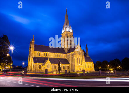 A la tombée de la vue en temps réel de la magnifique cathédrale St Mary à Killarney, dans le comté de Kerry, en République d'Irlande. Banque D'Images