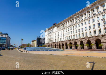 Vue générale de la pl. Avec l'ancienne Nezavisimost Parti Communiste House, une partie de la Largo, Sofia, Bulgarie. Banque D'Images