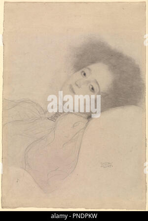 Portrait d'une jeune femme couchée. Date/Période : Entre 1897 et 1898. Dessin. Craie noire. Hauteur : 455 mm (17.91 in) ; Largeur : 315 mm (12.40 in). Auteur : GUSTAV KLIMT. Banque D'Images