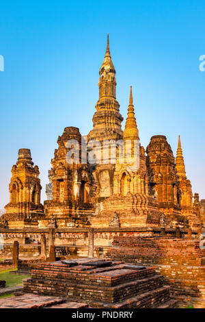 Ruines du Wat Mahathat, Parc historique de Sukhothai, Thaïlande Banque D'Images