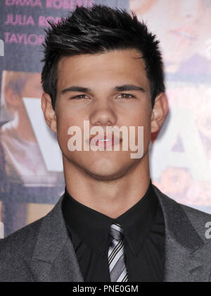 Taylor Lautner lors de la première mondiale de 'Valentine's Day' tenue à l'Grauman's Chinese Theatre à Hollywood, CA le lundi, 8 février 2010. Photo par RPAC Photo Presse Pacific Rim. Référence du fichier  #  Taylor Lautner 2810 1RPAC pour un usage éditorial uniquement - Tous droits réservés Banque D'Images